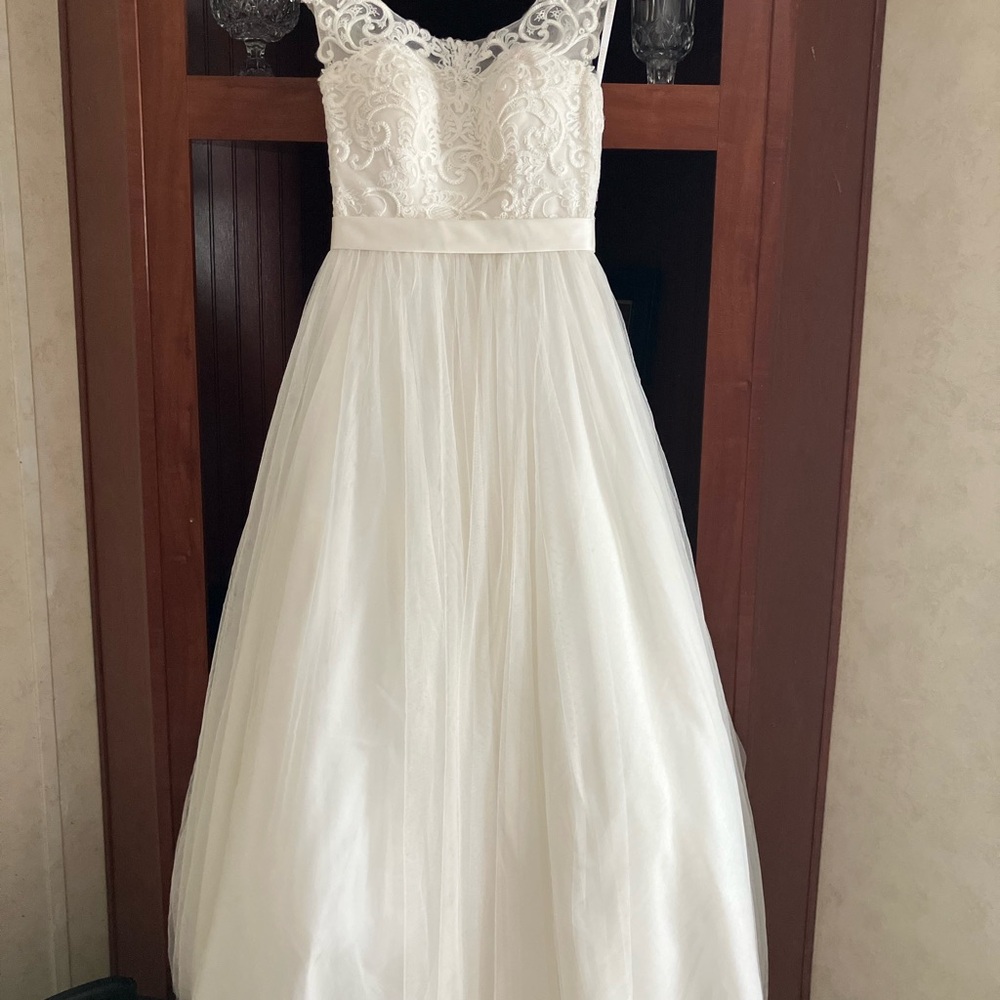 Elegant White Lace Wedding Dress